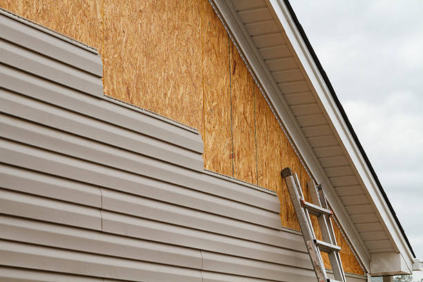 Professional Siding Replacement technician working in Middlefield, OH